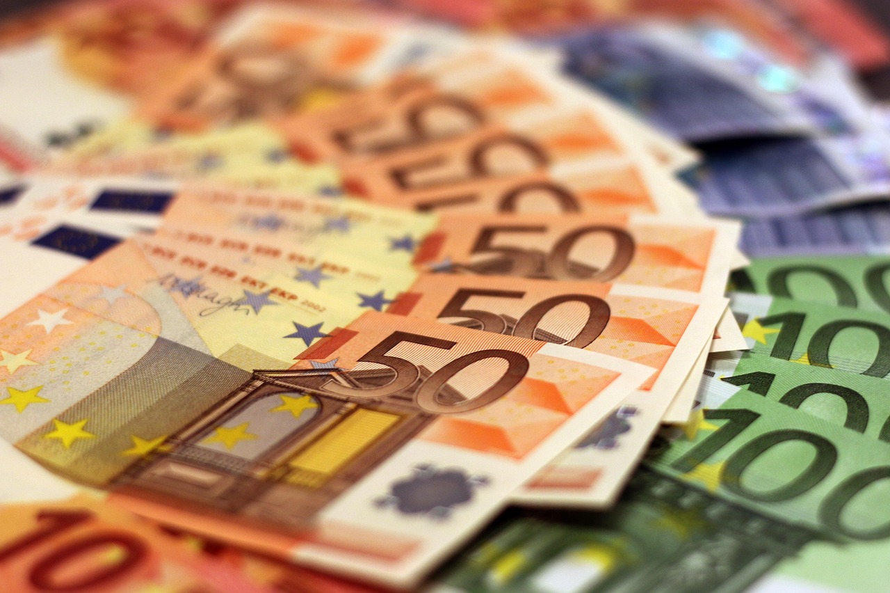 erfahren sie alles über den digitalen euro: aktuelle entwicklungen, vorteile, herausforderungen und wie er die zukunft der digitalen zahlungen in europa gestaltet. bleiben sie informiert über den digitalen wandel im finanzwesen.