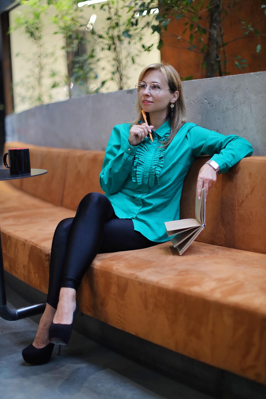 entdecken sie stilvolle business attire für damen und herren: klassische anzüge, elegante hemden und accessoires für einen professionellen auftritt im büro oder bei meetings. jetzt passende businessmode online finden!