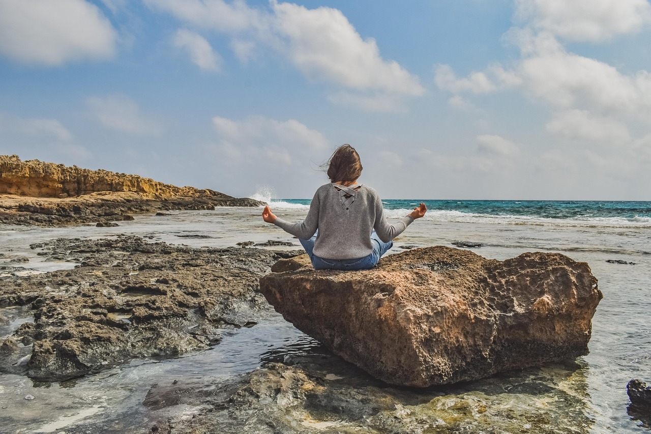entdecken sie effektive yoga-übungen für mehr flexibilität, stärke und inneres gleichgewicht. erfahren sie, wie yoga ihr wohlbefinden steigern kann – für anfänger und fortgeschrittene geeignet!