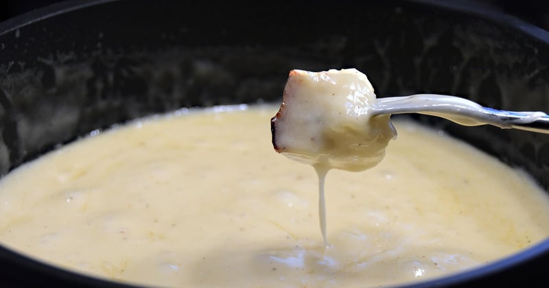 Die 7 besten Fondue Saucen: Cremige Rezepte für Käse- & Fleischfondue
